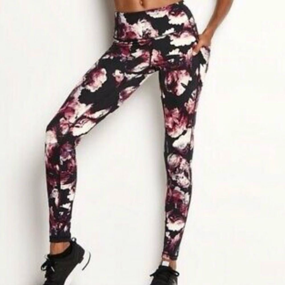 Victoria’s Secret Sport VSX Knockout Tigh Legging Medium Rise.Size XSmall. NWT